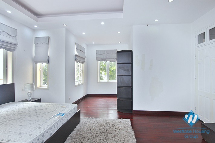 A beautiful house with lake view for rent in Tay Ho, Ha Noi